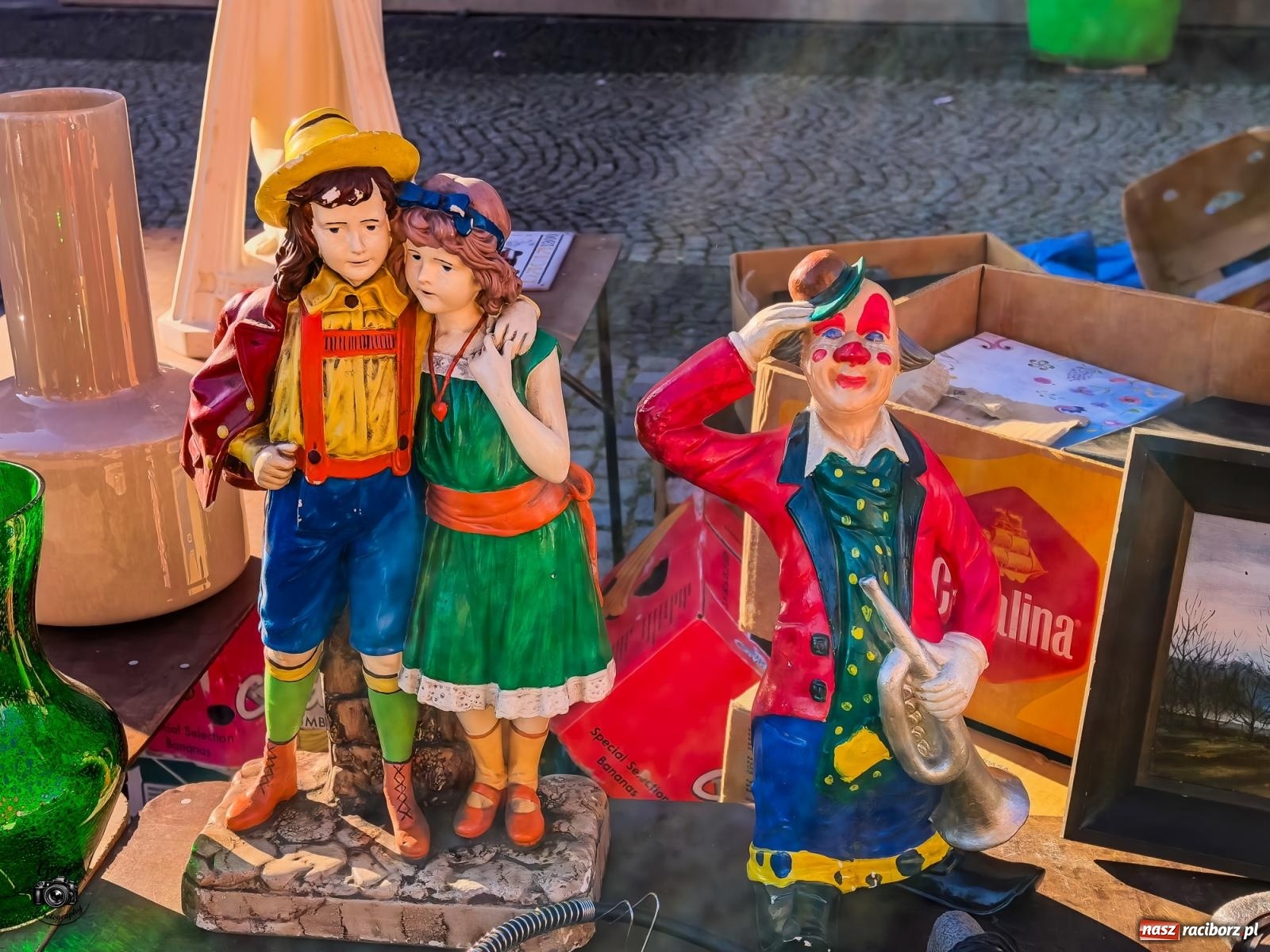 Zdjęcie w galerii na portalu naszraciborz.pl: Obrazy, antyki i winyle. Raciborski Targ Staroci przyciągnął miłośników starych przedmiotów [FOTO] wiadomości z regionu