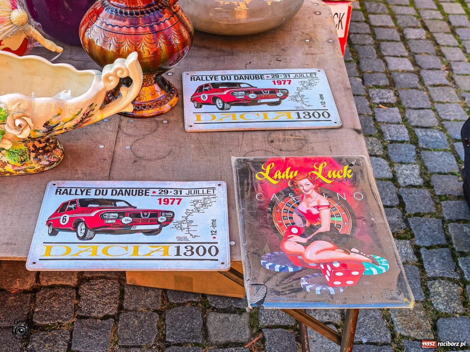 Zdjęcie w galerii na portalu naszraciborz.pl: Obrazy, antyki i winyle. Raciborski Targ Staroci przyciągnął miłośników starych przedmiotów [FOTO] wiadomości z regionu