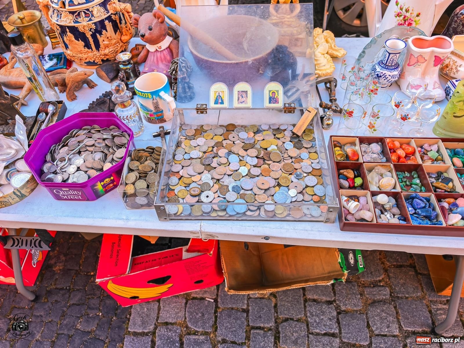 Zdjęcie w galerii na portalu naszraciborz.pl: Obrazy, antyki i winyle. Raciborski Targ Staroci przyciągnął miłośników starych przedmiotów [FOTO] wiadomości z regionu