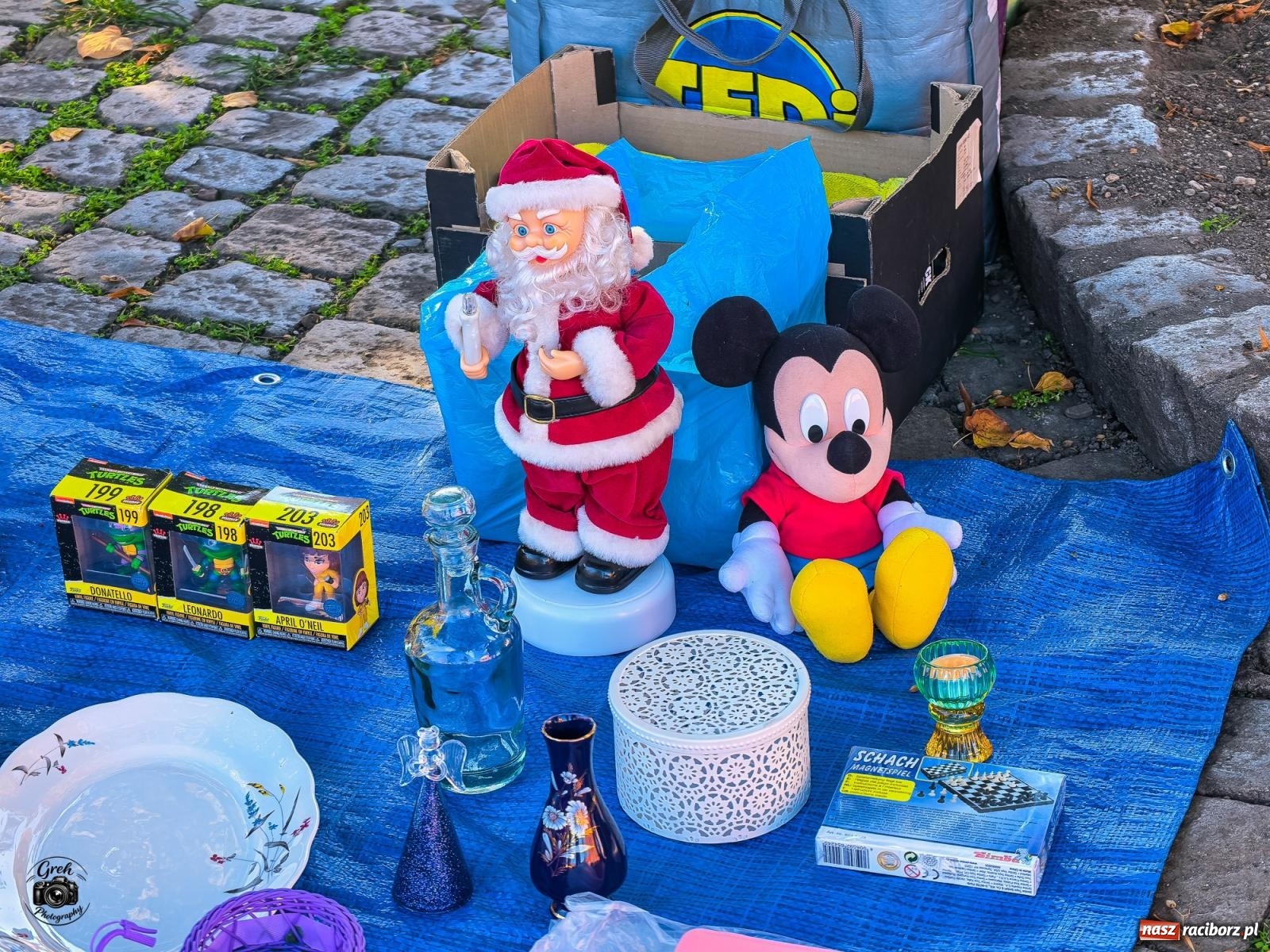 Zdjęcie w galerii na portalu naszraciborz.pl: Obrazy, antyki i winyle. Raciborski Targ Staroci przyciągnął miłośników starych przedmiotów [FOTO] wiadomości z regionu