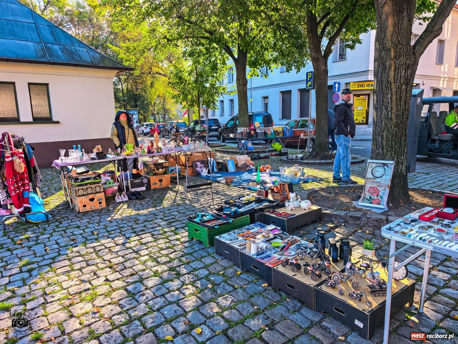 Zdjęcie w galerii na portalu naszraciborz.pl: Obrazy, antyki i winyle. Raciborski Targ Staroci przyciągnął miłośników starych przedmiotów [FOTO] wiadomości z regionu