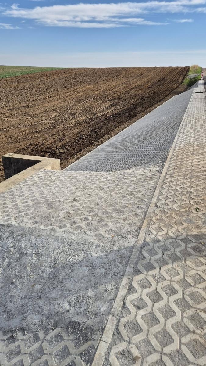 Zdjęcie w galerii na portalu naszraciborz.pl: Krzanowice usuwają skutki powodzi z 2024 r. Ponad pół miliona złotych na remont potoku wiadomości z regionu
