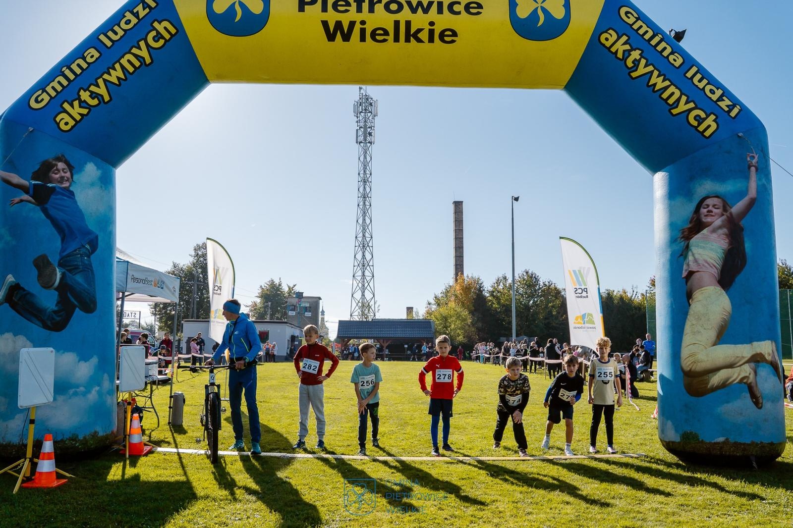 Zdjęcie w galerii na portalu naszraciborz.pl: Pietrowice Wielkie pobiegły na piątkę. Znamy zwycięzców rywalizacji na 5 km wiadomości z regionu