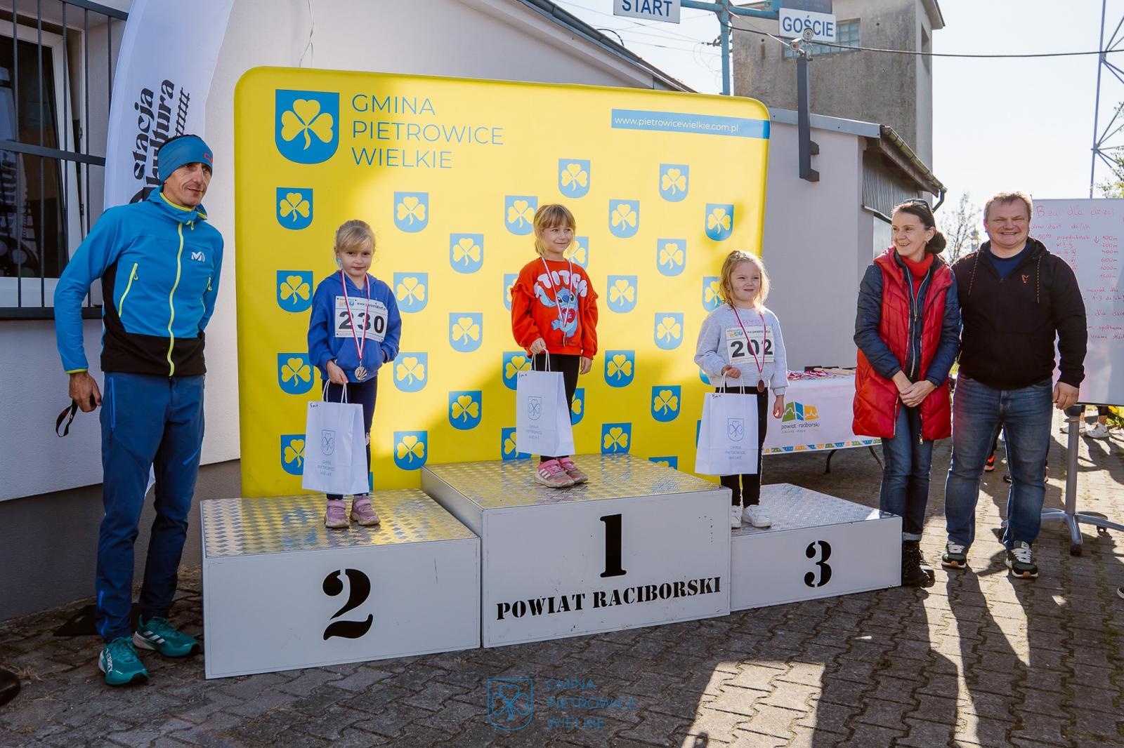Zdjęcie w galerii na portalu naszraciborz.pl: Pietrowice Wielkie pobiegły na piątkę. Znamy zwycięzców rywalizacji na 5 km wiadomości z regionu