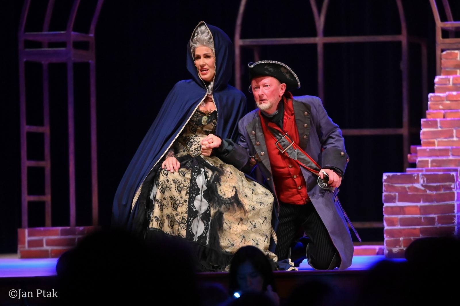 Zdjęcie w galerii na portalu naszraciborz.pl: ZEMSTA Aleksandra Fredry wróciła na scenę. Klasyka polskiej komedii w wykonaniu Teatru Klasyki Polskiej wiadomości z regionu