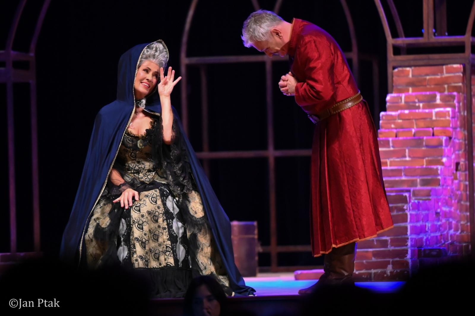 Zdjęcie w galerii na portalu naszraciborz.pl: ZEMSTA Aleksandra Fredry wróciła na scenę. Klasyka polskiej komedii w wykonaniu Teatru Klasyki Polskiej wiadomości z regionu