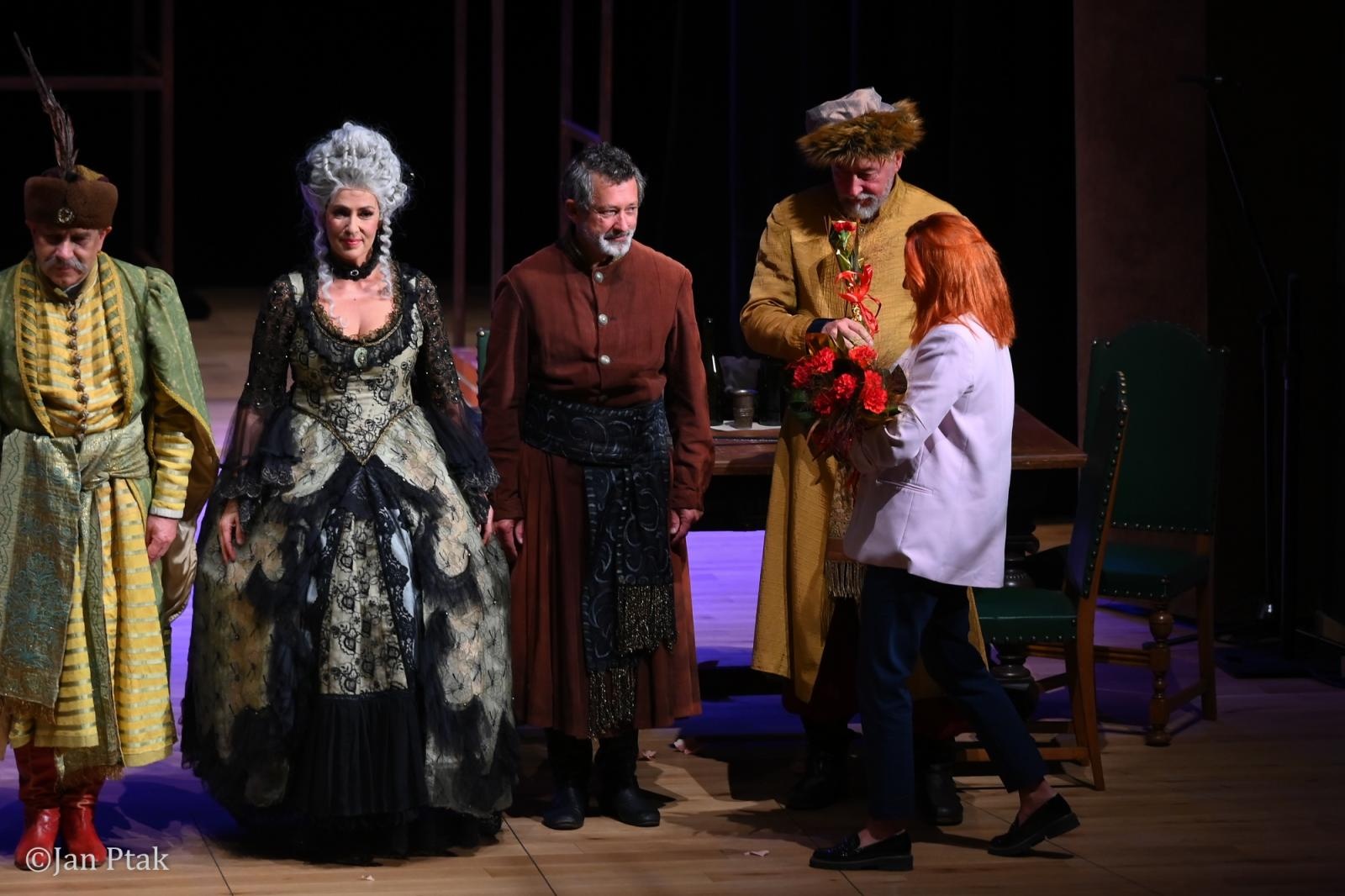 Zdjęcie w galerii na portalu naszraciborz.pl: ZEMSTA Aleksandra Fredry wróciła na scenę. Klasyka polskiej komedii w wykonaniu Teatru Klasyki Polskiej wiadomości z regionu