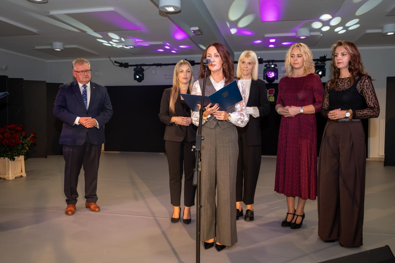 Zdjęcie w galerii na portalu naszraciborz.pl: Awanse i nagrody dla nauczycieli z gminy Krzyżanowice wiadomości z regionu