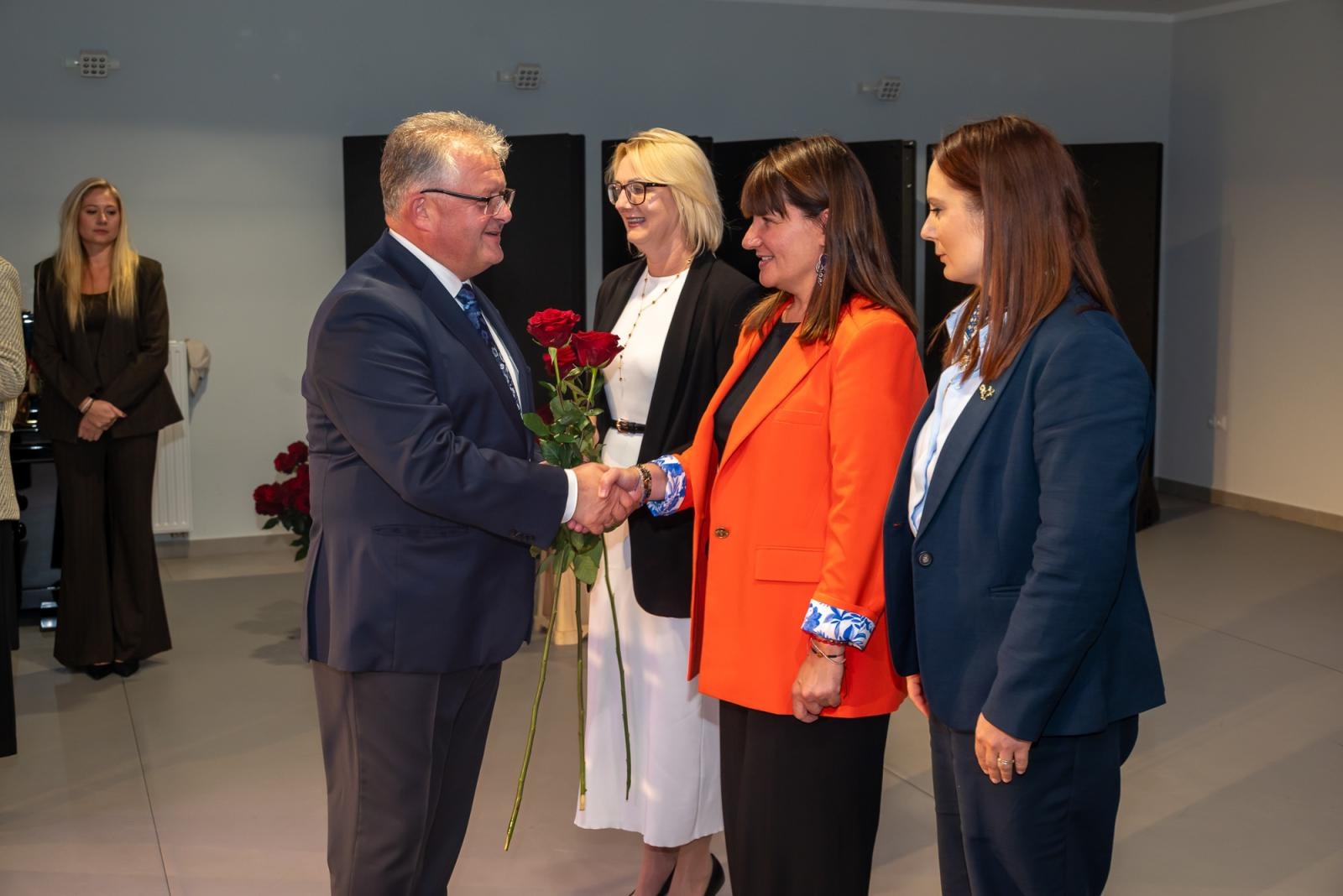 Zdjęcie w galerii na portalu naszraciborz.pl: Awanse i nagrody dla nauczycieli z gminy Krzyżanowice wiadomości z regionu