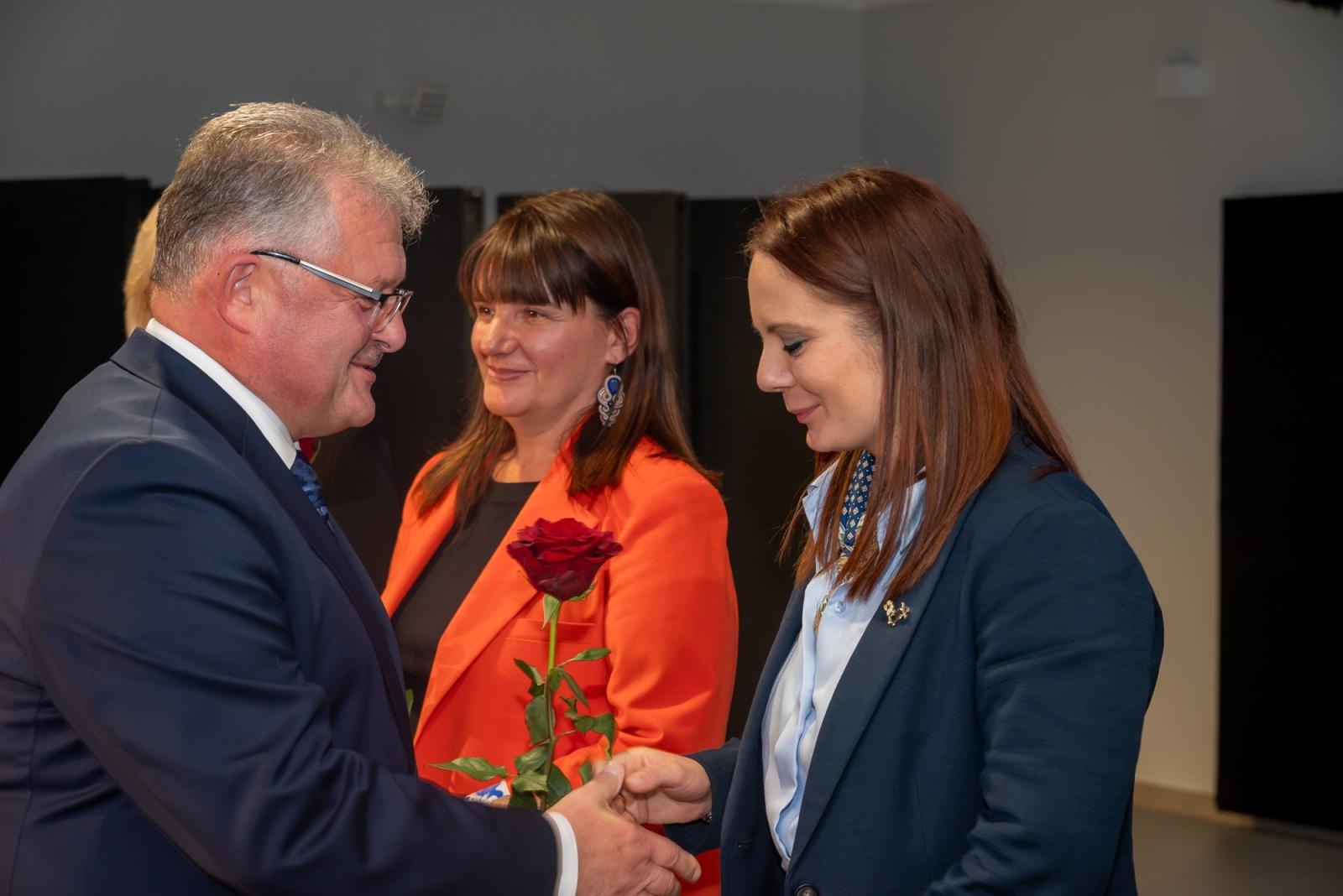 Zdjęcie w galerii na portalu naszraciborz.pl: Awanse i nagrody dla nauczycieli z gminy Krzyżanowice wiadomości z regionu