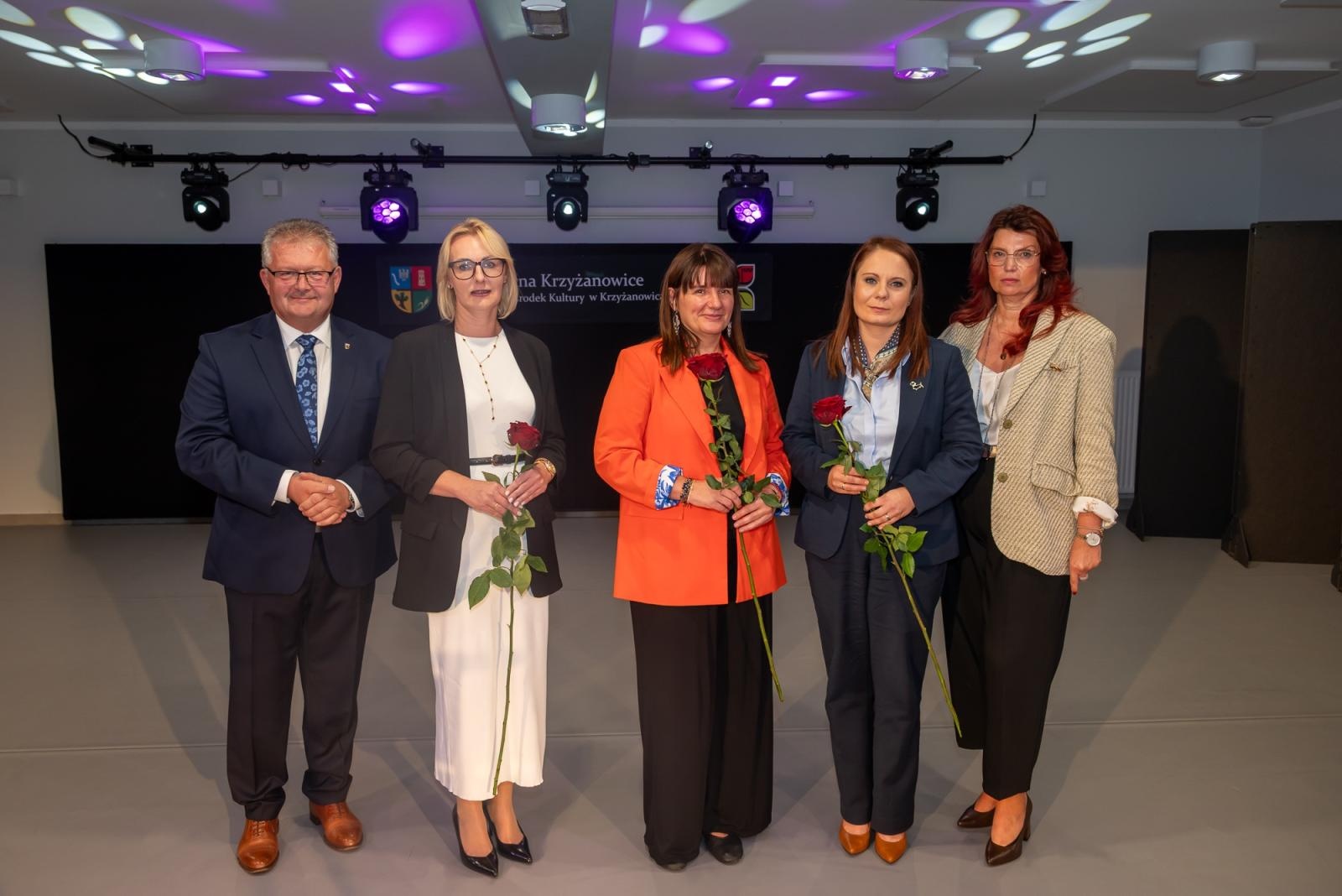 Zdjęcie w galerii na portalu naszraciborz.pl: Awanse i nagrody dla nauczycieli z gminy Krzyżanowice wiadomości z regionu