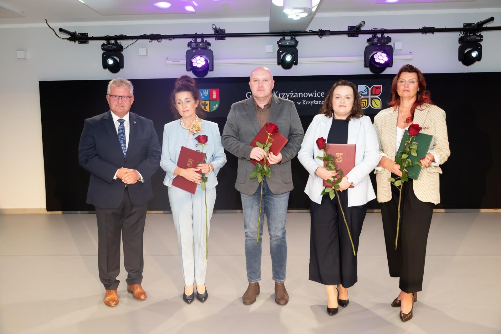 Zdjęcie w galerii na portalu naszraciborz.pl: Awanse i nagrody dla nauczycieli z gminy Krzyżanowice wiadomości z regionu