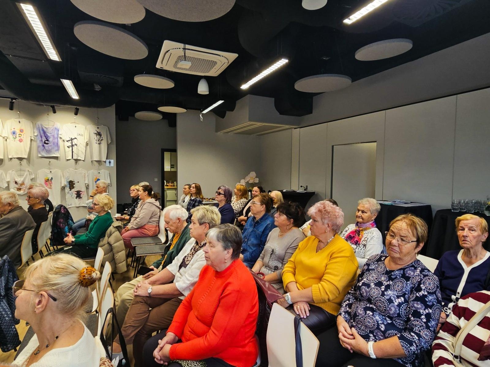 Zdjęcie w galerii na portalu naszraciborz.pl: Senior w roli głównej. Konferencja o zdrowiu i bezpieczeństwie osób starszych w Raciborzu wiadomości z regionu