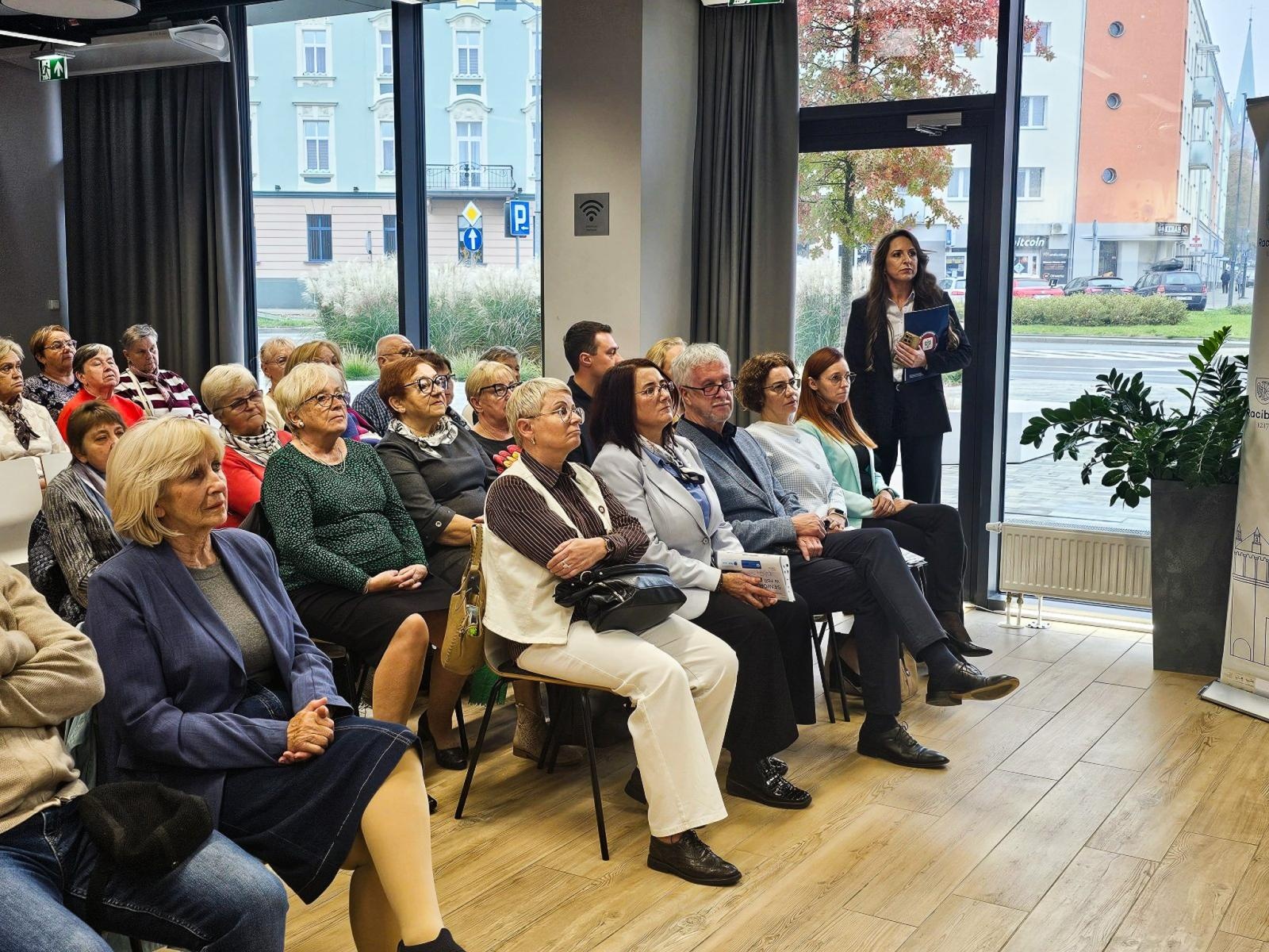 Zdjęcie w galerii na portalu naszraciborz.pl: Senior w roli głównej. Konferencja o zdrowiu i bezpieczeństwie osób starszych w Raciborzu wiadomości z regionu
