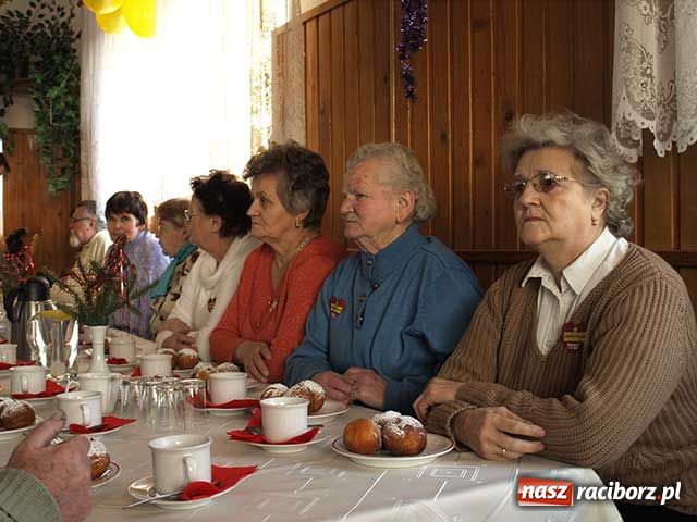 Zdjęcie w galerii na portalu naszraciborz.pl: Beczka piwa dla seniorów wiadomości z regionu