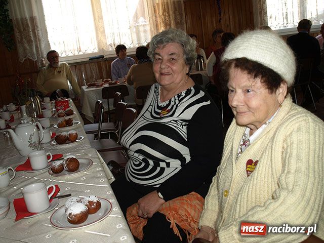 Zdjęcie w galerii na portalu naszraciborz.pl: Beczka piwa dla seniorów wiadomości z regionu