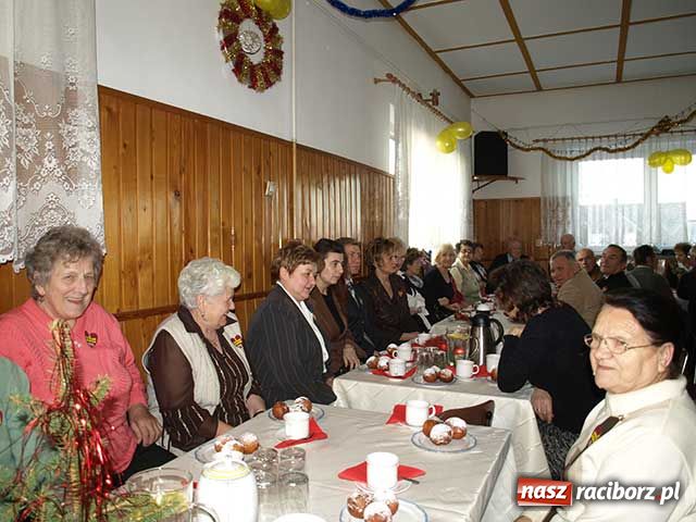 Zdjęcie w galerii na portalu naszraciborz.pl: Beczka piwa dla seniorów wiadomości z regionu