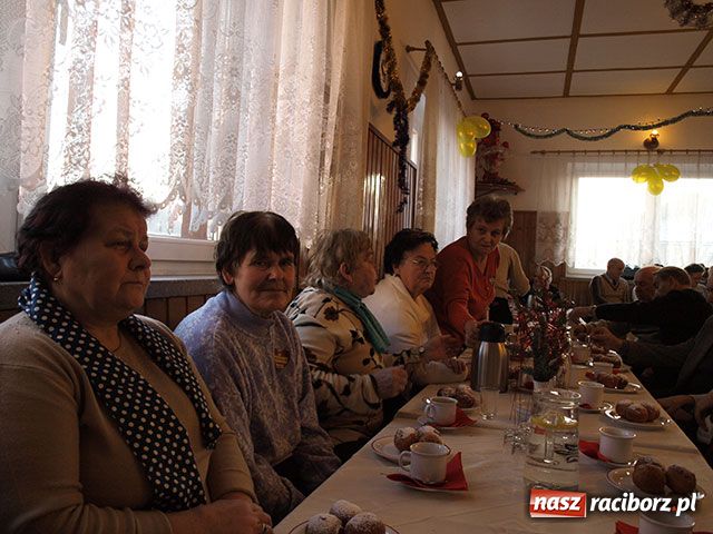 Zdjęcie w galerii na portalu naszraciborz.pl: Beczka piwa dla seniorów wiadomości z regionu