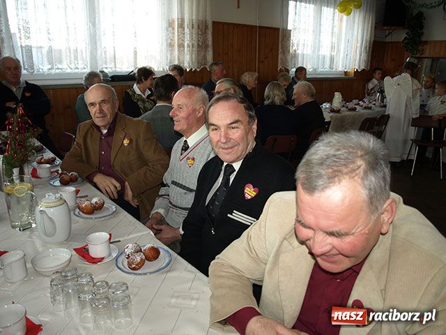 Zdjęcie w galerii na portalu naszraciborz.pl: Beczka piwa dla seniorów wiadomości z regionu