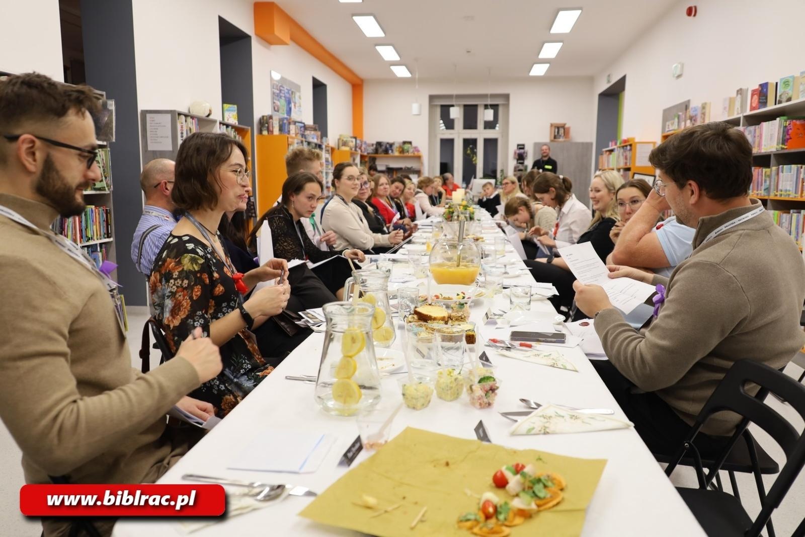 Zdjęcie w galerii na portalu naszraciborz.pl: Kolacja z intrygą… Morderstwo w Bibliotece wiadomości z regionu