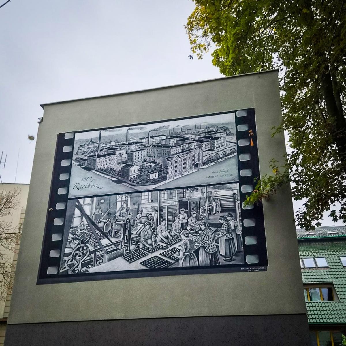 Zdjęcie w galerii na portalu naszraciborz.pl: Czekoladowa historia Raciborza na nowym muralu. Ślad po fabryce rodziny Sobtzick wiadomości z regionu