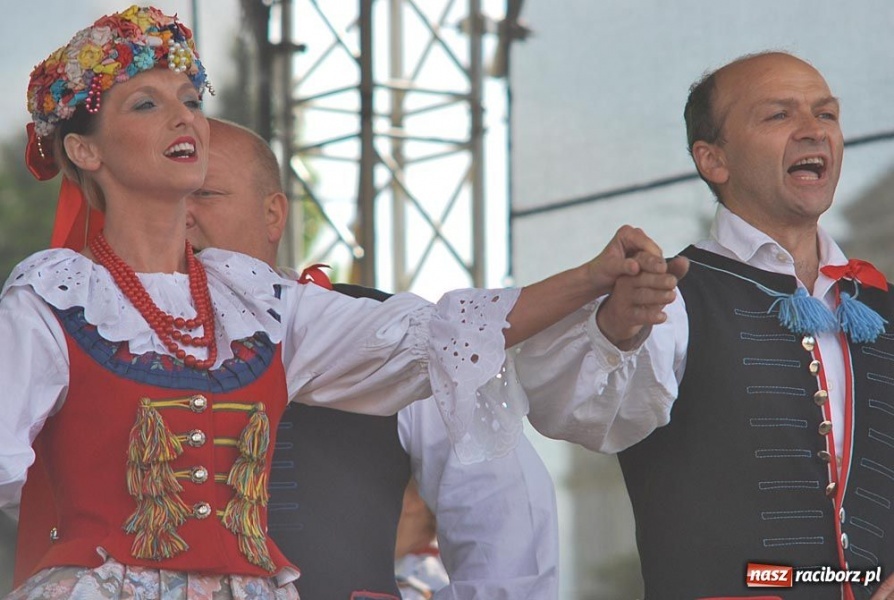 Zdjęcie w galerii na portalu naszraciborz.pl: Folklor i Zuzana na finał Dni Raciborza wiadomości z regionu