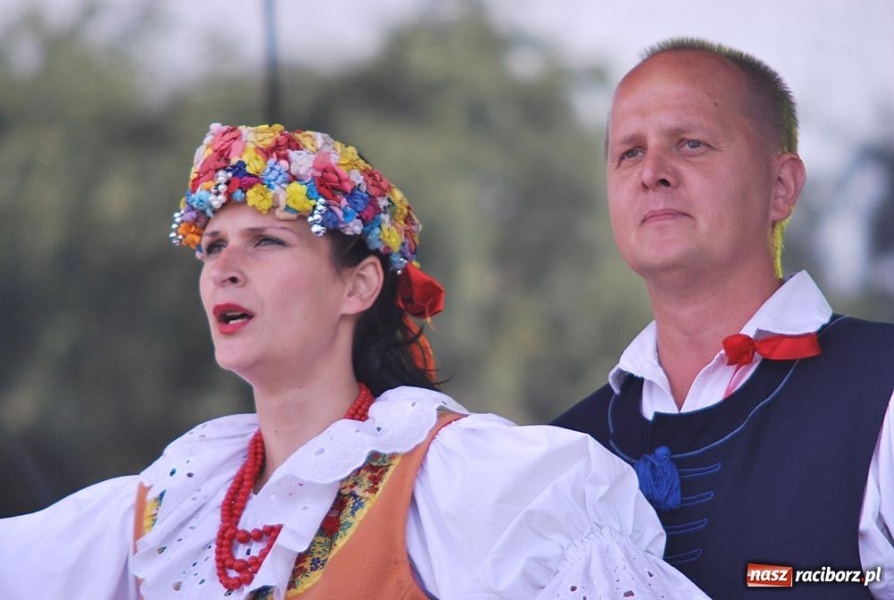 Zdjęcie w galerii na portalu naszraciborz.pl: Folklor i Zuzana na finał Dni Raciborza wiadomości z regionu