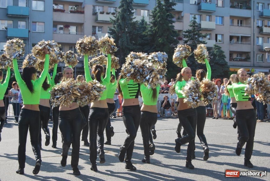 Zdjęcie w galerii na portalu naszraciborz.pl: Folklor i Zuzana na finał Dni Raciborza wiadomości z regionu