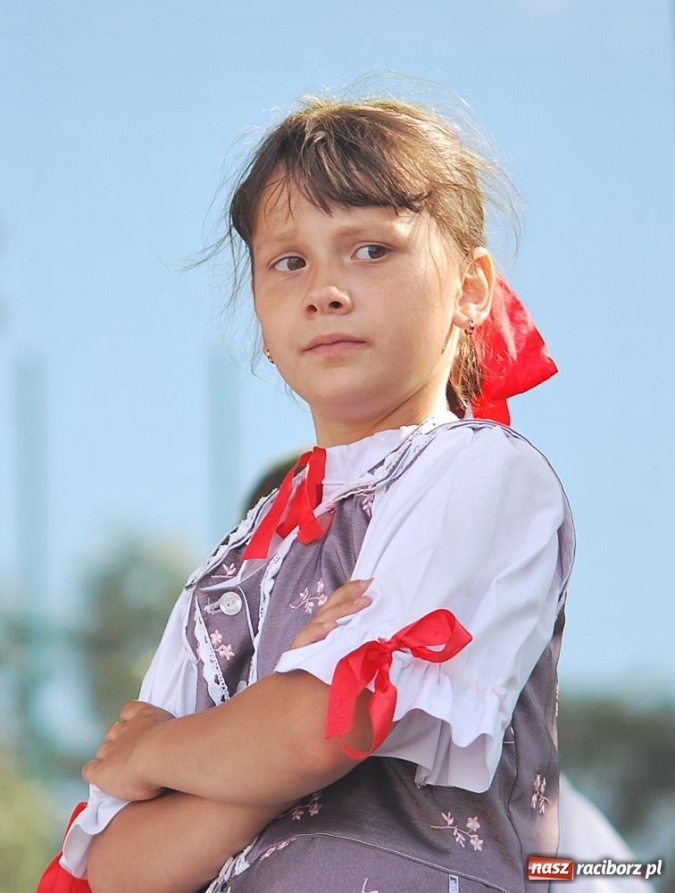 Zdjęcie w galerii na portalu naszraciborz.pl: Folklor i Zuzana na finał Dni Raciborza wiadomości z regionu