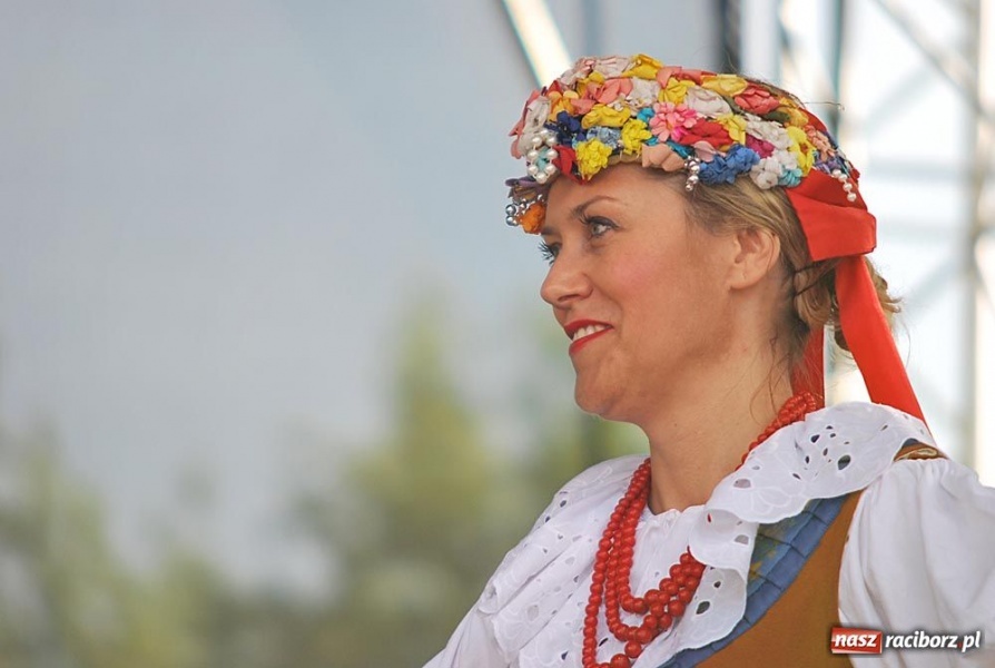 Zdjęcie w galerii na portalu naszraciborz.pl: Folklor i Zuzana na finał Dni Raciborza wiadomości z regionu