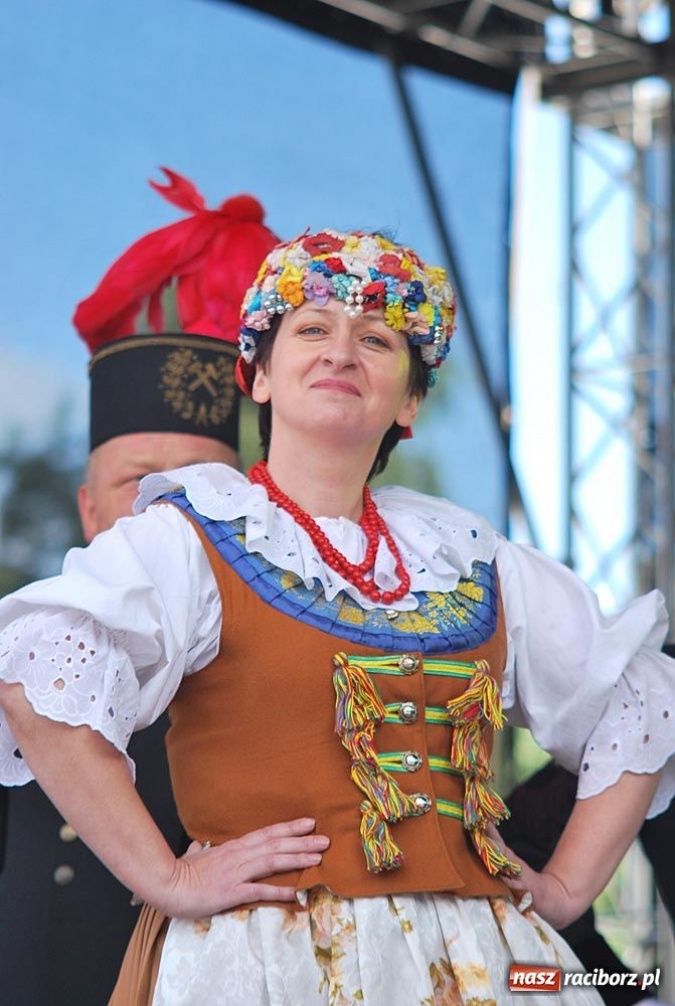 Zdjęcie w galerii na portalu naszraciborz.pl: Folklor i Zuzana na finał Dni Raciborza wiadomości z regionu