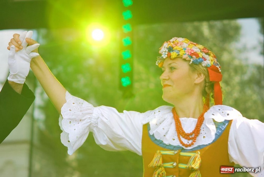 Zdjęcie w galerii na portalu naszraciborz.pl: Folklor i Zuzana na finał Dni Raciborza wiadomości z regionu