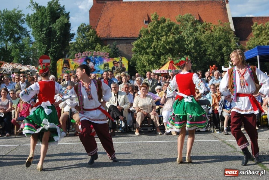 Zdjęcie w galerii na portalu naszraciborz.pl: Folklor i Zuzana na finał Dni Raciborza wiadomości z regionu