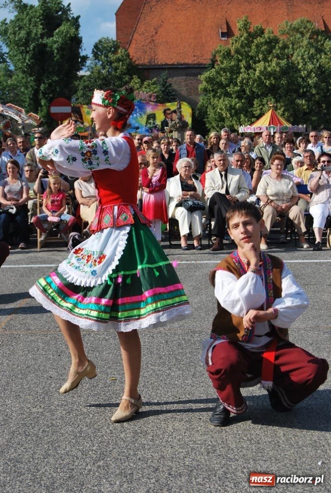 Zdjęcie w galerii na portalu naszraciborz.pl: Folklor i Zuzana na finał Dni Raciborza wiadomości z regionu