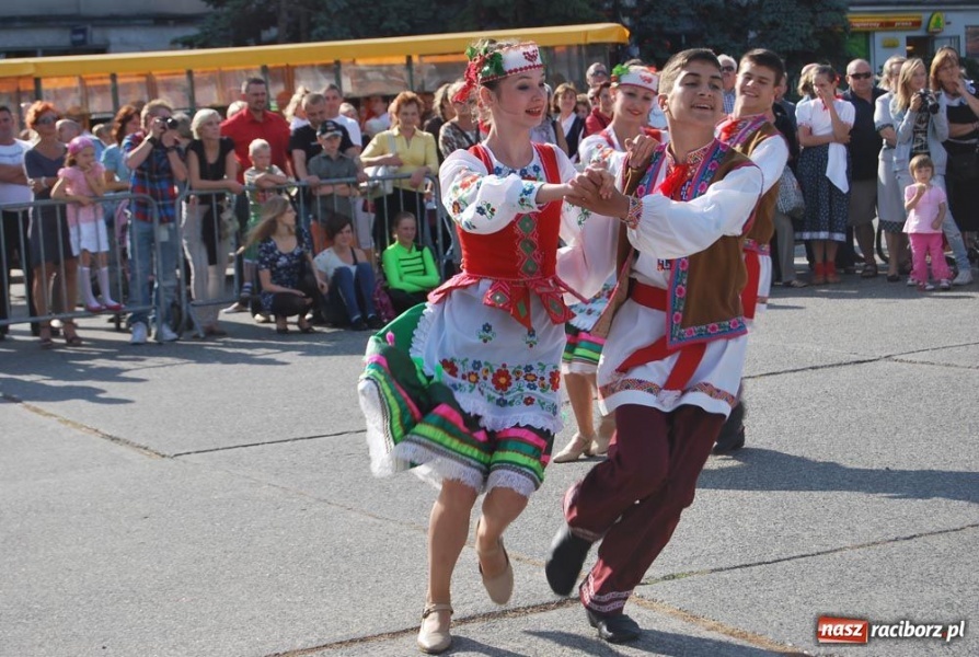 Zdjęcie w galerii na portalu naszraciborz.pl: Folklor i Zuzana na finał Dni Raciborza wiadomości z regionu