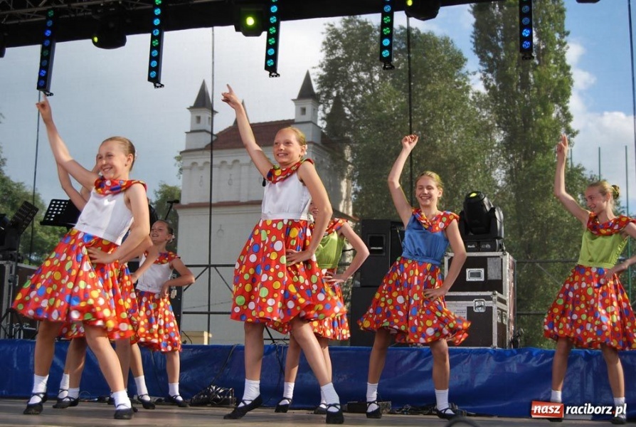 Zdjęcie w galerii na portalu naszraciborz.pl: Folklor i Zuzana na finał Dni Raciborza wiadomości z regionu