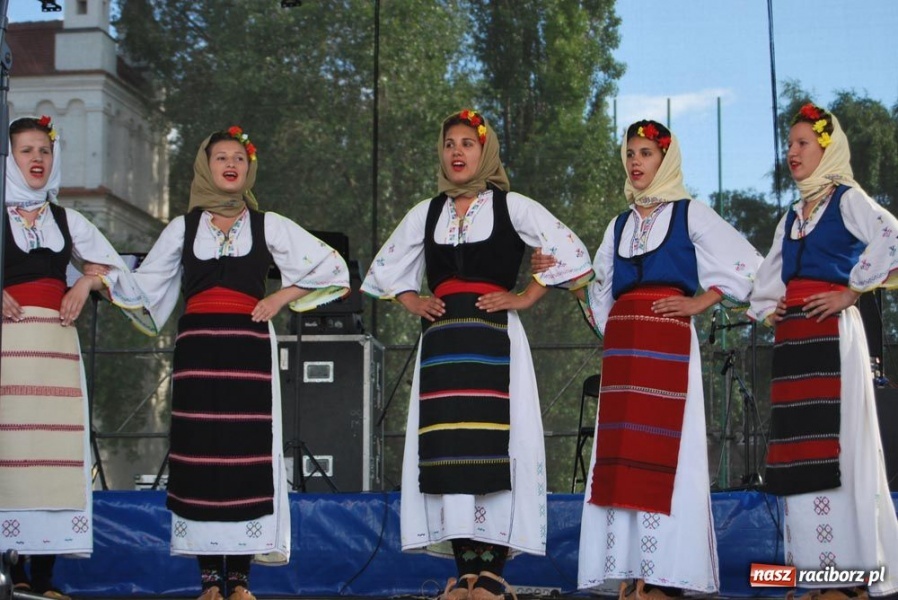 Zdjęcie w galerii na portalu naszraciborz.pl: Folklor i Zuzana na finał Dni Raciborza wiadomości z regionu