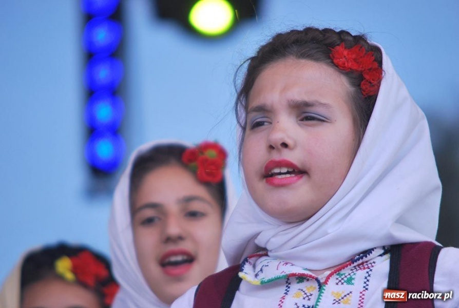 Zdjęcie w galerii na portalu naszraciborz.pl: Folklor i Zuzana na finał Dni Raciborza wiadomości z regionu