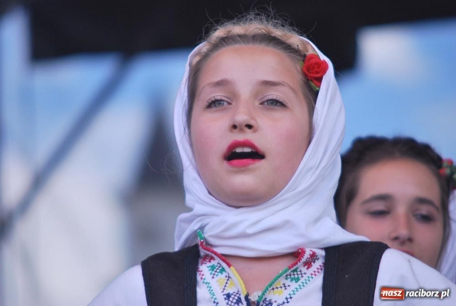 Zdjęcie w galerii na portalu naszraciborz.pl: Folklor i Zuzana na finał Dni Raciborza wiadomości z regionu