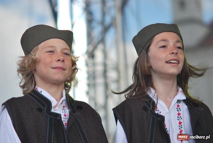 Zdjęcie w galerii na portalu naszraciborz.pl: Folklor i Zuzana na finał Dni Raciborza wiadomości z regionu