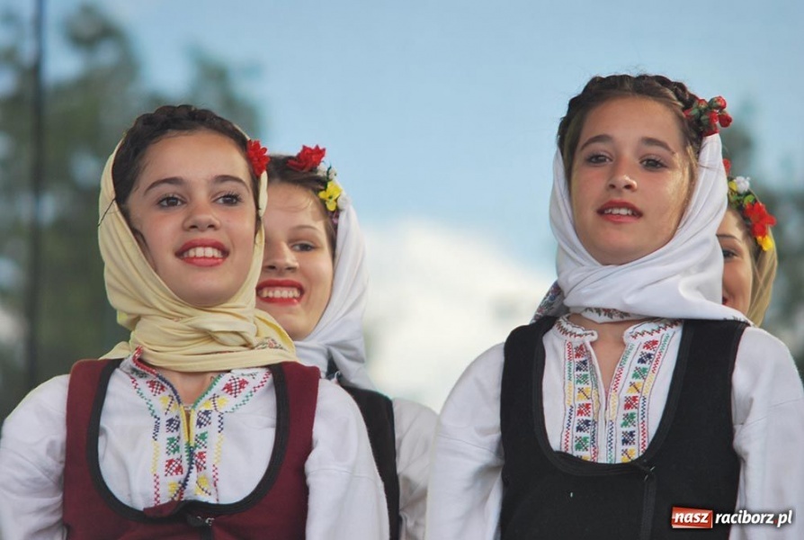 Zdjęcie w galerii na portalu naszraciborz.pl: Folklor i Zuzana na finał Dni Raciborza wiadomości z regionu