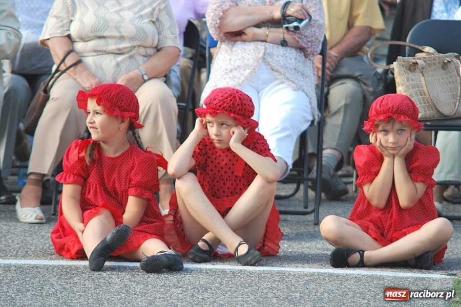 Zdjęcie w galerii na portalu naszraciborz.pl: Folklor i Zuzana na finał Dni Raciborza wiadomości z regionu