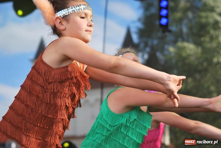 Zdjęcie w galerii na portalu naszraciborz.pl: Folklor i Zuzana na finał Dni Raciborza wiadomości z regionu