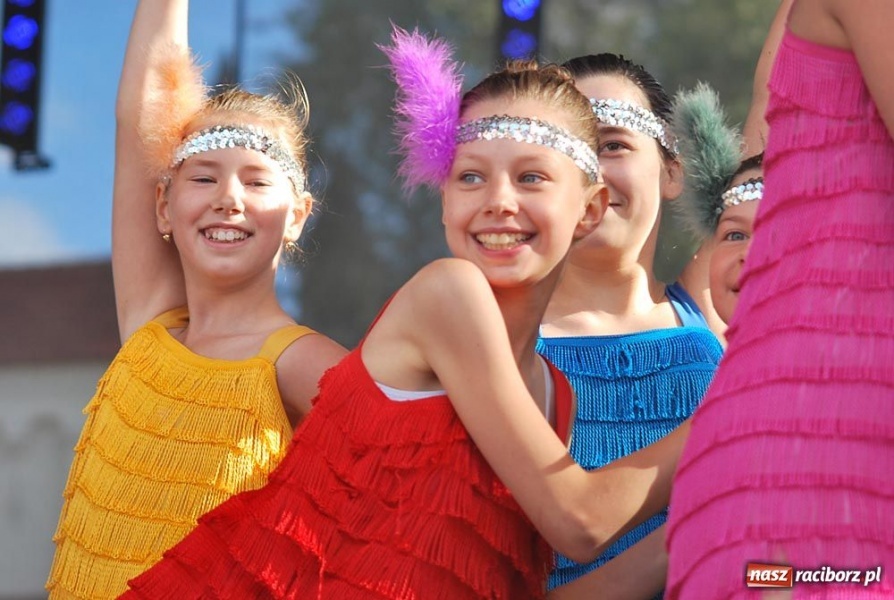 Zdjęcie w galerii na portalu naszraciborz.pl: Folklor i Zuzana na finał Dni Raciborza wiadomości z regionu