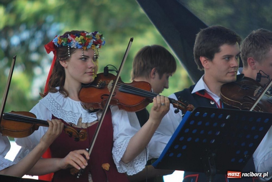 Zdjęcie w galerii na portalu naszraciborz.pl: Folklor i Zuzana na finał Dni Raciborza wiadomości z regionu