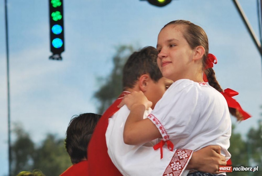 Zdjęcie w galerii na portalu naszraciborz.pl: Folklor i Zuzana na finał Dni Raciborza wiadomości z regionu