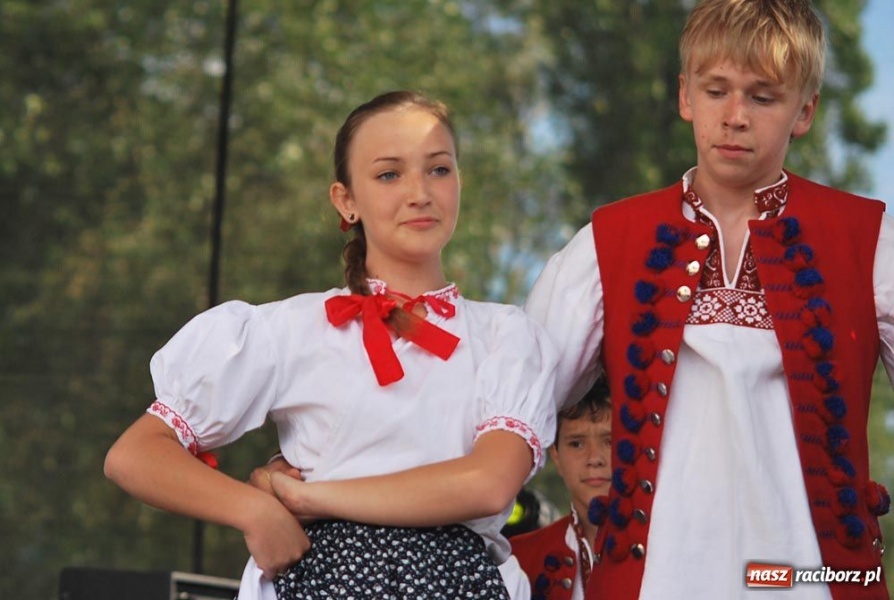 Zdjęcie w galerii na portalu naszraciborz.pl: Folklor i Zuzana na finał Dni Raciborza wiadomości z regionu