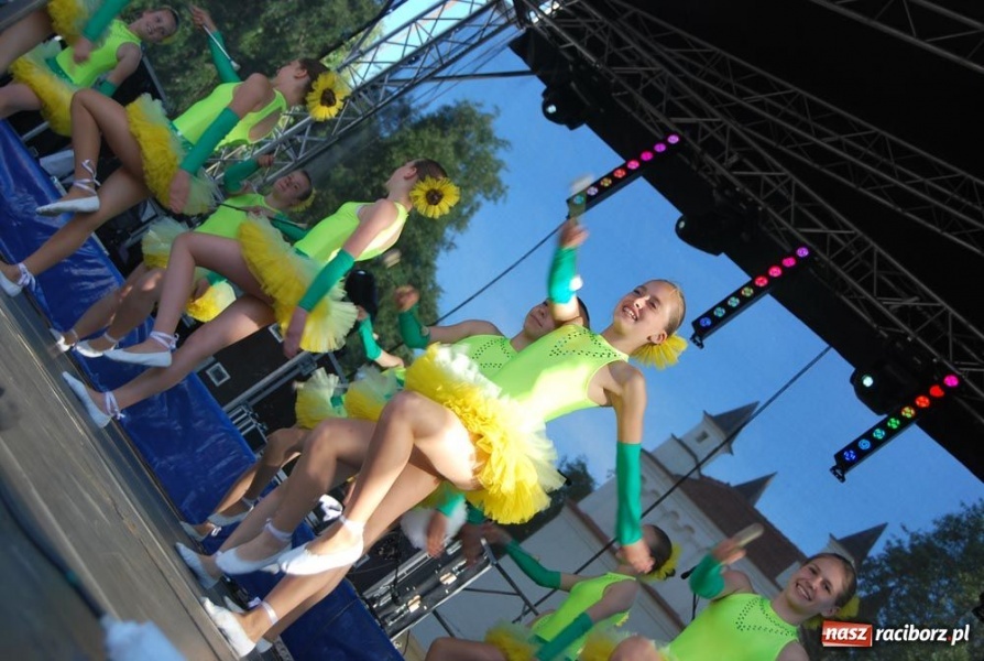 Zdjęcie w galerii na portalu naszraciborz.pl: Folklor i Zuzana na finał Dni Raciborza wiadomości z regionu
