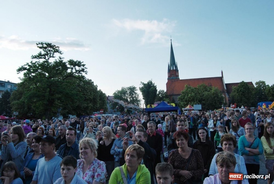 Zdjęcie w galerii na portalu naszraciborz.pl: Folklor i Zuzana na finał Dni Raciborza wiadomości z regionu
