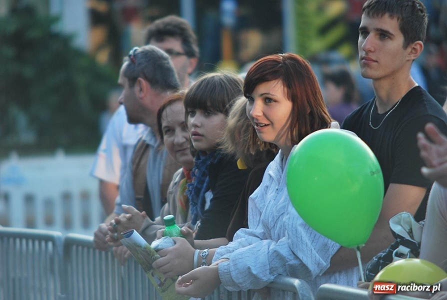 Zdjęcie w galerii na portalu naszraciborz.pl: Folklor i Zuzana na finał Dni Raciborza wiadomości z regionu